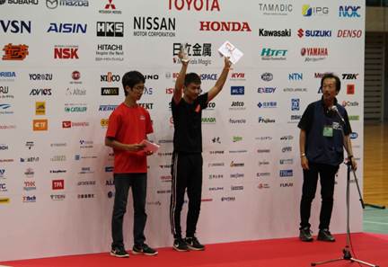 说明: X:\办公自动化\人才招聘处\公司人才招聘创新创业展(2018汽车李刚)\2017电动方程式大赛日本赛和国内赛\日本赛\颁奖2.jpg