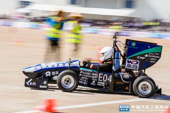 说明: X:\办公自动化\人才招聘处\2019\李苓0109\WilliamHill官方网站电车队\WilliamHill官方网站万得电车\照片\赛车赛场照片.jpg